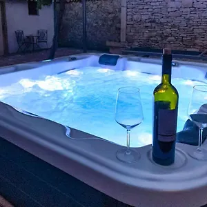 Appartamento Barre With Jacuzzi, Rovigno